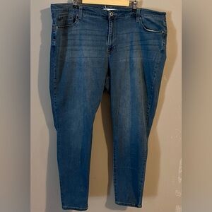 $8❤️Bundled Celebrity Pink Jeans